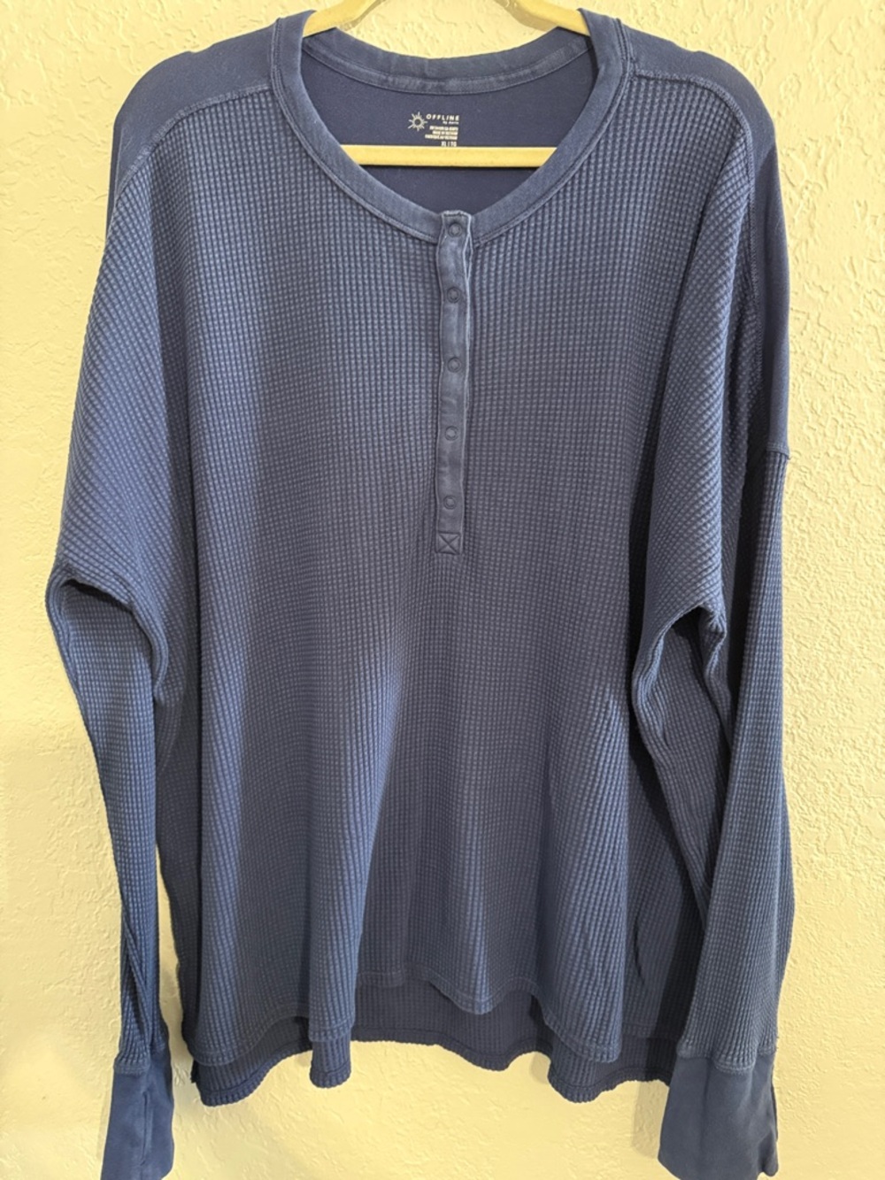 Aerie XL Waffle knit Crewneck Tee in Navy Blue Snaps with thumb holes. Preowned